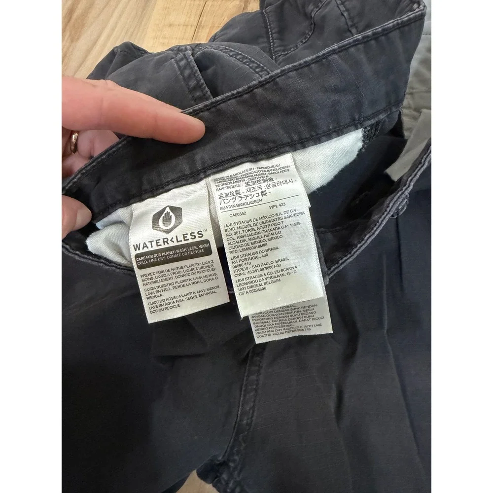 Levi's Men's Carrier Cargo Shorts Black Ripstop 9 Inch Inseam Size 44